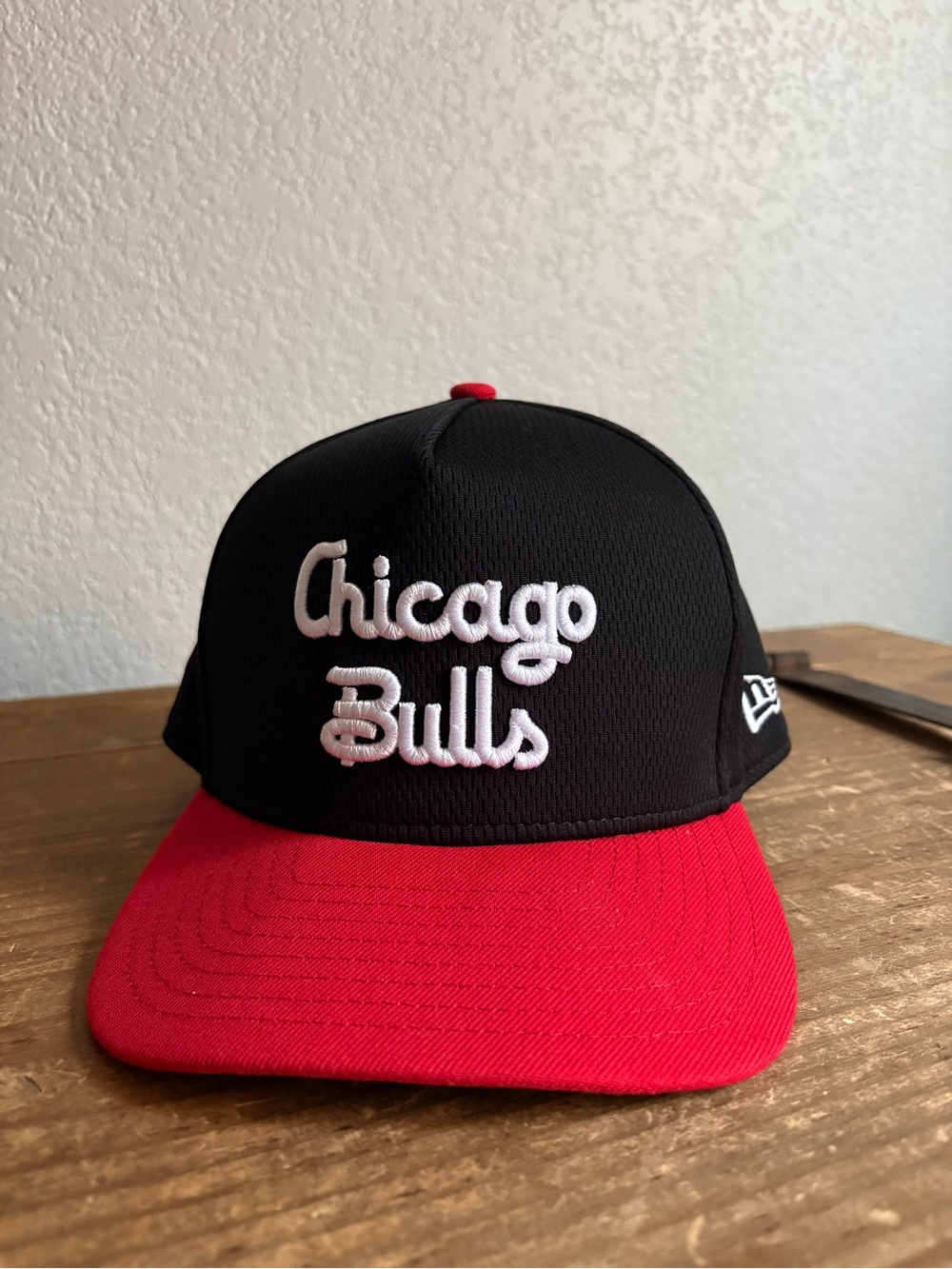 New Era Chicago Bulls NBA Black, Red & White Script Snapback Hat 7 1/4 🧢 🐂 🔴⚫️
